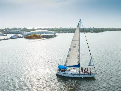 A sailboat navigates Dapeng Bay during the 2024 Pingtung Dapeng Bay Marine Festival. (Pingtung County Government)