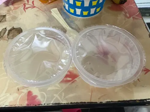 ▲全聯愚人節商品「猜不透杯」，內容物是兩個水果口味的果凍杯，有荔枝及檸檬口味。（圖/我愛全聯好物老實說）