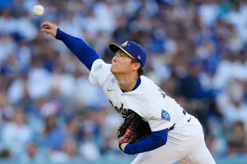 ▲道奇王牌山本由伸去年例行賽加季後賽合計投球超過210局，本季道奇將持續採用「輪流上IL」策略保護先發群的長期戰力，讓山本、史奈爾、格拉斯諾等人在季後賽以最完整狀態輪番出擊。（圖／美聯社／達志影像）