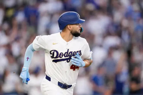 影／道奇新賽季首轟出爐！帕赫斯炸裂三分砲　飛行距離達400英呎