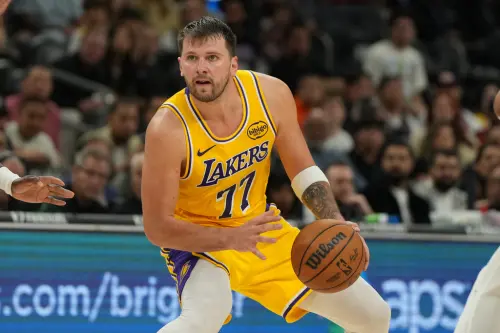 ▲湖人隊已確定將以27歲的唐西奇（Luka Doncic）為建隊核心，並將根據他的打球風格來「量身設計」下賽季的陣容配置。（圖／美聯社／達志影像）