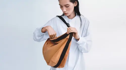 UNIQLO爆紅神包台灣也有！防潑水能裝A4筆電　日網讚：高CP值愛了