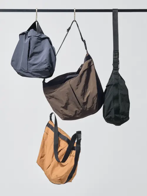 ▲台灣UNIQLO「484085 可收納肩背包」790元，有4色可選。（圖／UNIQLO提供）