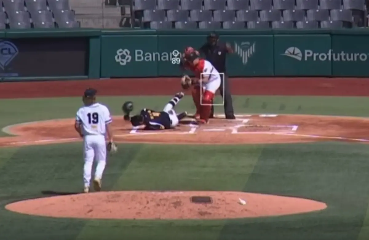 ▲中信兄弟二軍出征BCL賽事，21歲內野小將張士綸首局就被觸身球爆頭當場倒地，畫面相當驚悚，所幸後續仍能自行起身。（圖／擷取自BCL轉播）