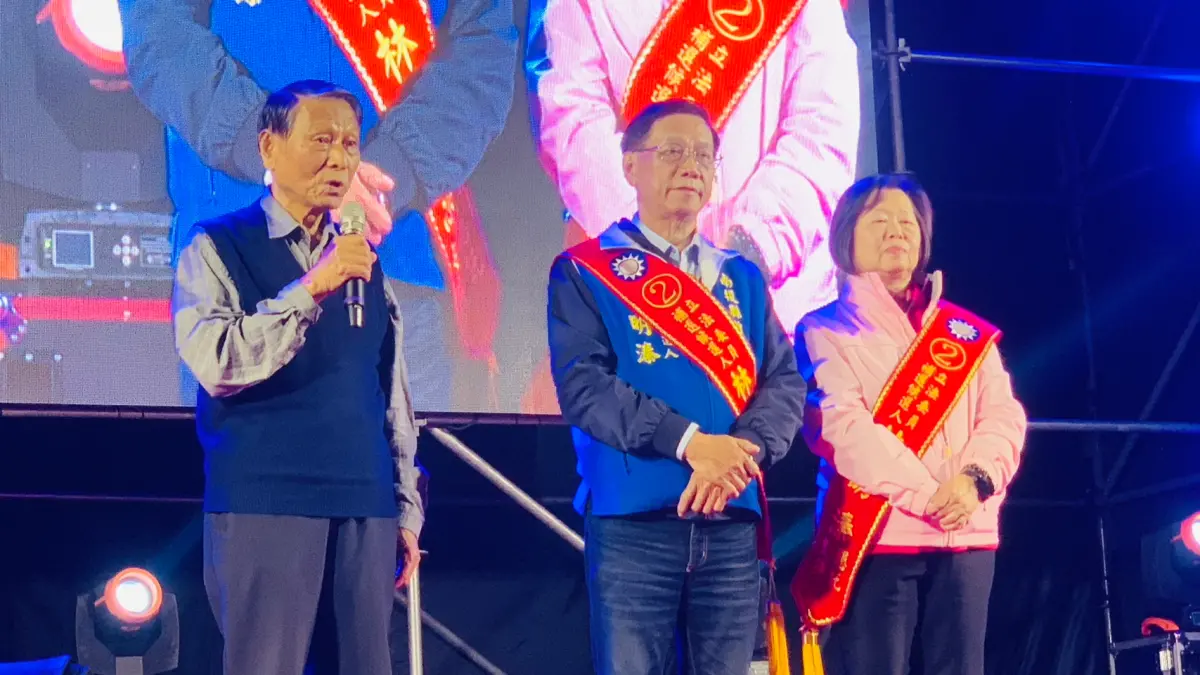 ▲林源朗3年前抱病為參選立委的前南投縣長林明溱站台助講。（資料畫面／記者顏幸如攝）