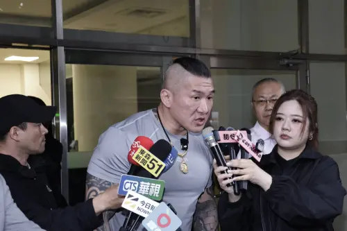 館長看完柯文哲宣判怒問「台灣人你快樂嗎？」下秒慘被酸：爽！