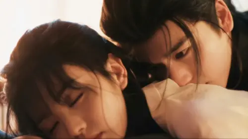 ▲《逐玉》圓房名場面被刪，引發劇迷不滿。（圖／翻攝自微博）