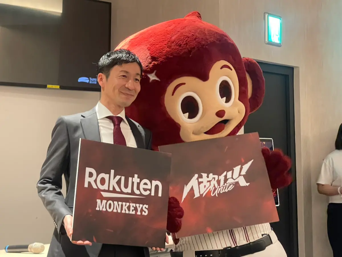 ▲樂天桃猿新任執行長、兼新任領隊野原武人今（27）日首度公開露面，開場跟大家自我介紹時，就開玩笑說，大家應該很熟悉「野原」這個名字，因為跟《蠟筆小新》主角野原一家一模一樣。（圖／記者林子翔攝）