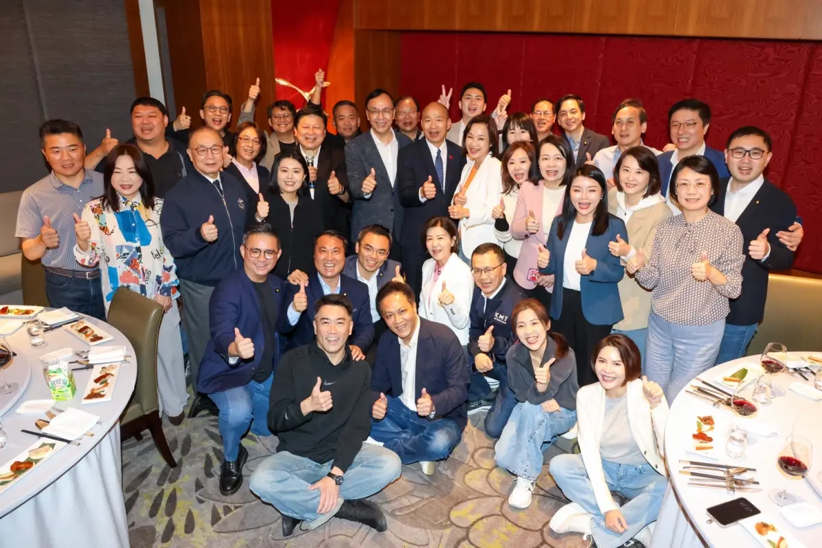 ▲國民黨前主席朱立倫今和藍委餐敘，立法院長韓國瑜會中大讚他是永遠的主席。（圖／與會藍委提供）