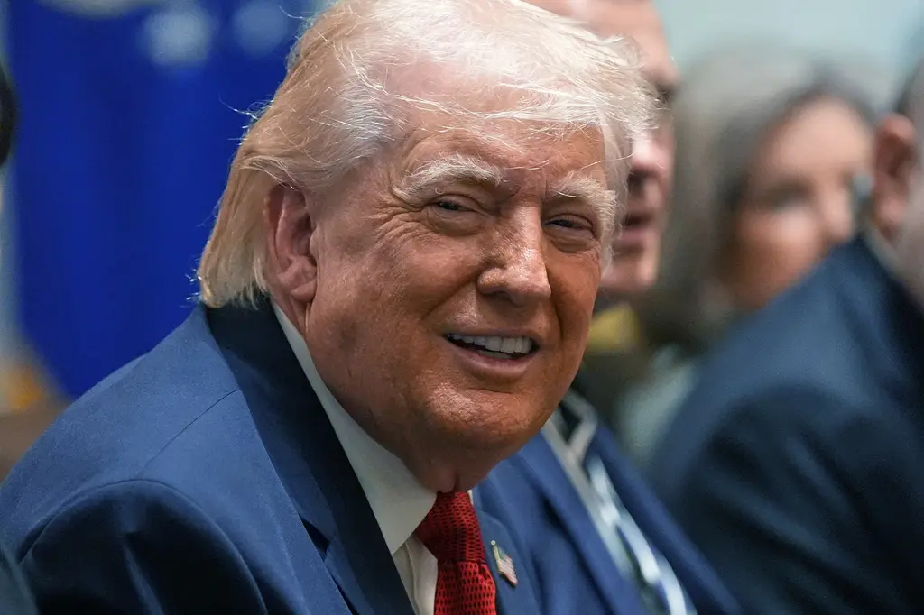 ▲美國總統川普（Donald Trump）再度創造歷史，美國財政部26日宣布，為了紀念美國建國250週年，新版美元紙鈔將放上川普的簽名，這是首次有現任總統在紙鈔上留下簽名。（圖／美聯社／達志影像）