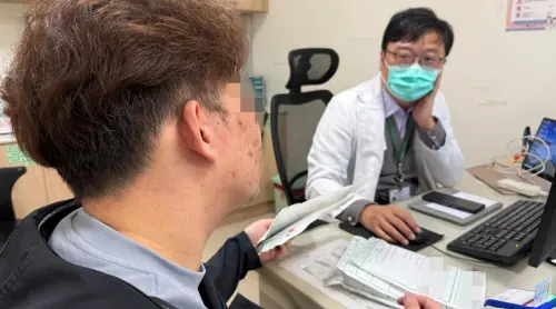 牙痛失眠3天！他拔牙後「右臉長滿水泡」　醫：嚴重恐失明、失聰