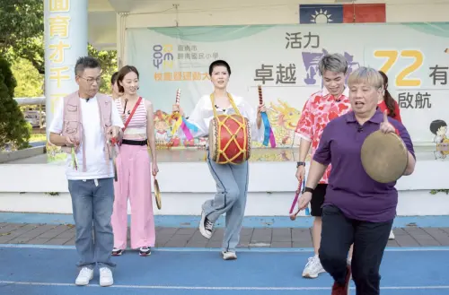 ▲曹雅雯（中）登上沈玉琳主持的綜藝節目《黑白威廉Fighting》。（圖／公視台語台提供）