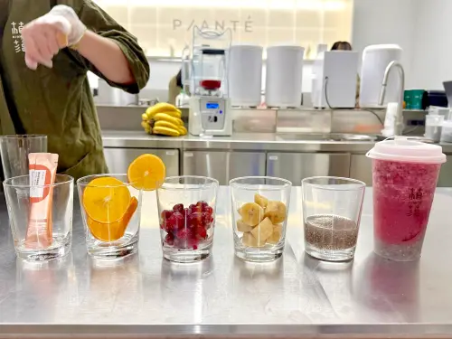 ▲酸酸甜甜的「莓果益生菌」，清爽口感擄獲眾多女性。（圖／記者蕭涵云攝）