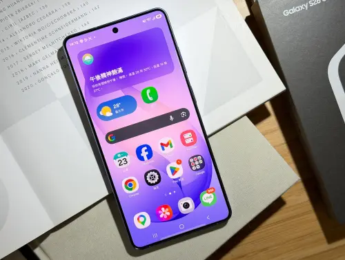 ▲S26 Ultra延續Ultra系列方正大器的旗艦路線。（圖／記者周淑萍攝）