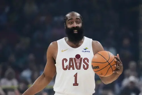 ▲騎士與哈登有望達成一份兩年7500萬美元的新合約，其中包含2027-28賽季的球員選項。（圖／美聯社／達志影像）