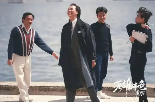 ▲朱寶意（右）在IG曬出當年拍片被吳宇森臨時叫去當場記的畫面。（圖／IG @ emilychu1031）