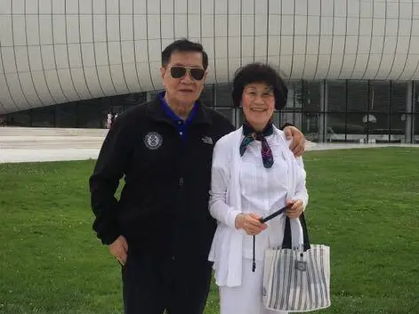 ▲享壽 87 歲的國際神探李昌鈺（右）與已故妻子宋妙娟（左）。李昌鈺因妻生前一句話「敢選舉就離婚」，堅守承諾終身不從政。（圖／翻攝自李昌鈺微博）