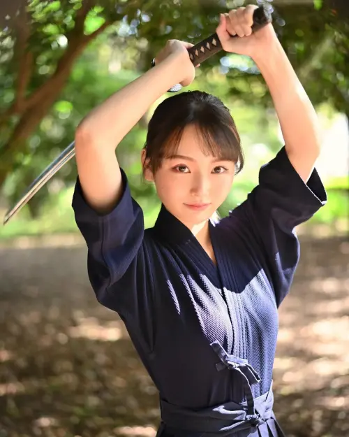 ▲安井南外表清純甜美，私下竟是個不折不扣的武術高手，精通雙截棍、劍道、空手道甚至螳螂拳。（圖／IG @yasaiminami）