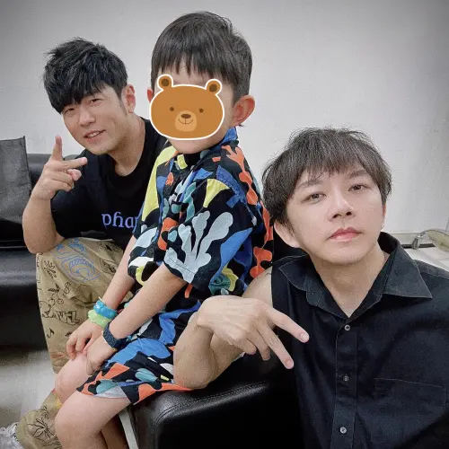 ▲黃雨勳（右）為台灣知名音樂人，過去與周杰倫（左）合作多次。（圖／雨勳 YANiS IG@yanismusic216）