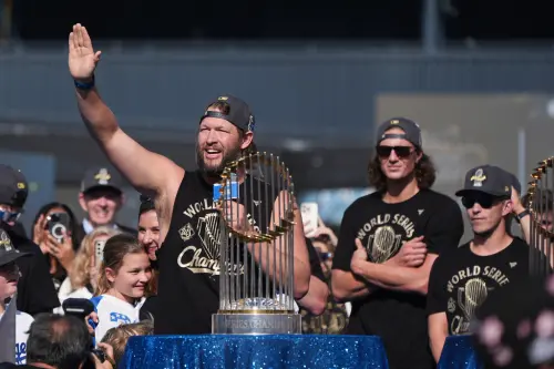 道奇賽前頒發冠軍戒　本場亮點竟是開球嘉賓！傳奇左投登上投手丘