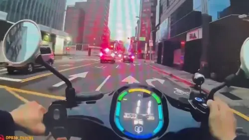 ▲江男、沈男在門口發生碰撞爆發口角衝突，雙方大打出手。（圖／警方提供）