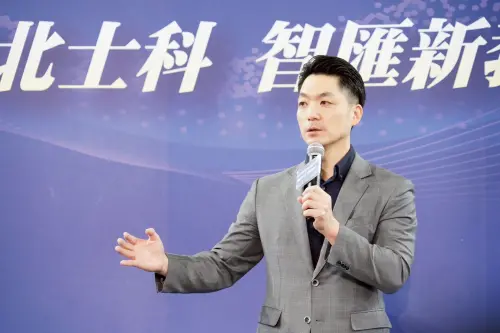 ▲不少台灣觀眾覺得蔣萬安（如圖）與金爺撞臉、五官神似。（圖／北市府提供）