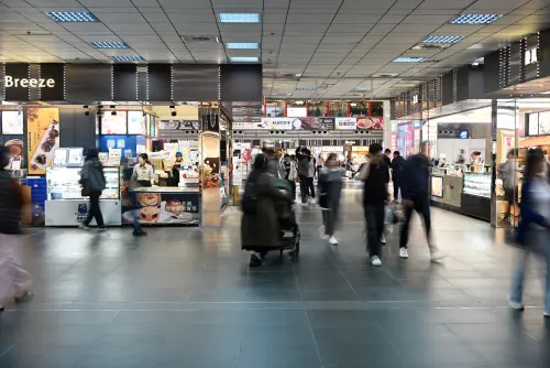 ▲採取動態招商策略，鎖定「首店、獨家、話題性品牌」，保持商場新鮮感。（圖／記者林調遜攝影）