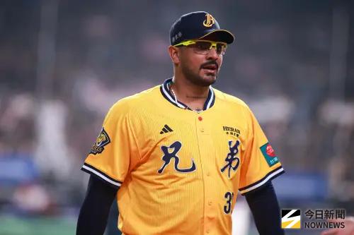 羅戈賽後「1舉動」感動兄弟球迷！勝投飛了不在意　只關心江忠城