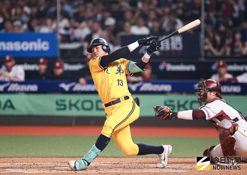 中信兄弟終於醒了？單周3勝1敗　20歲大物許庭綸差點敲滿貫砲