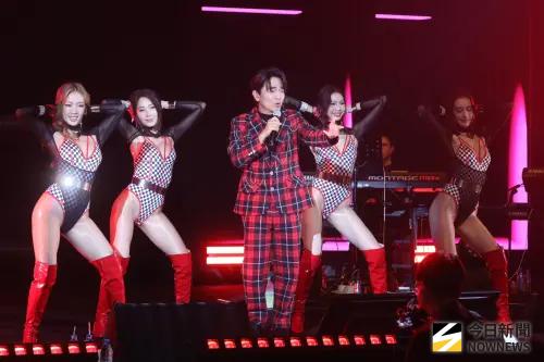 吳宗憲演唱會對周杰倫破冰告白：我超愛你！能跟你工作是我的榮幸