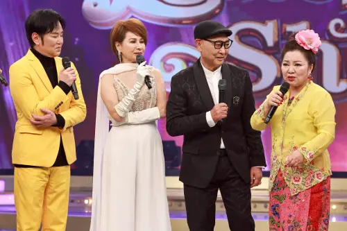 ▲白冰冰（右1）與向娃（左2）、康弘（右2）等人，一起在節目中回憶當年的秀場時期。（圖／民視提供）