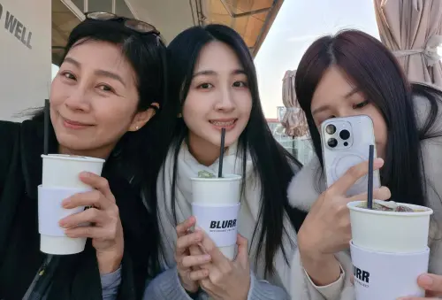 方文琳女兒帶她遊韓圓夢！感嘆孩子長大：顧好身體跟上妳們腳步