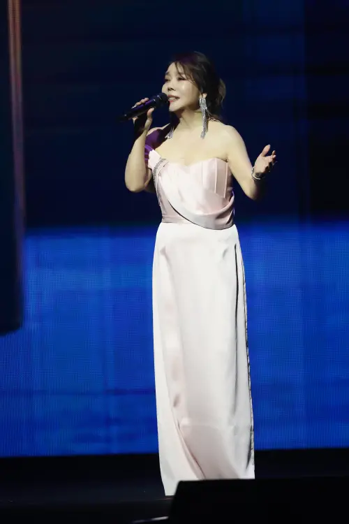 ▲辛曉琪（如圖）嘗試參與製作，一手打造自己的演唱會，包括排流程、歌單，都親力親為。（圖／寬宏藝術提供）