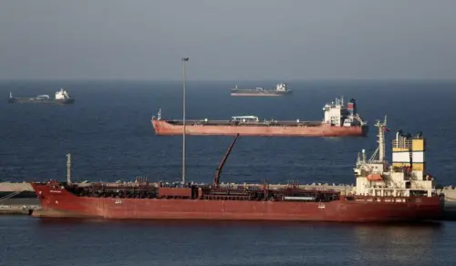 ▲自美伊戰爭爆發以來，全球重要能源運輸通道之一的荷姆茲海峽（Strait of Hormuz）航運受阻。（圖／路透社／達志影像）