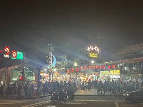 士林夜市復活了！單月狂吸66萬遊客　假日「基河路擠滿」畫面曝光