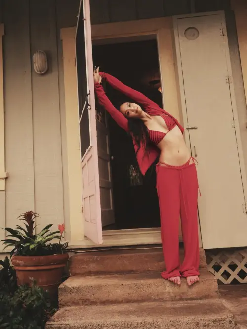 ▲Jennie親自設計的比基尼！狂發20張美照洗版　辣秀曲線不輸Lisa（圖／Jennie IG@jennierubyjane）