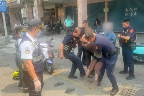 高雄小港某校園驚傳隨機傷人！男子拿鐵劍狂揮　1民眾多處擦挫傷