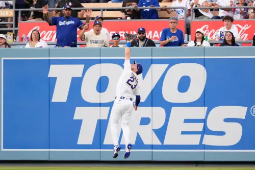 洛城新英雄！塔克驚天美技沒收全壘打　道奇迷喊：右外野太幸福啦