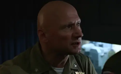 ▲《回到未來》、《捍衛戰士》光頭男星詹姆斯托根逝世，享耆壽94歲。（圖／捍衛戰士IMDb）