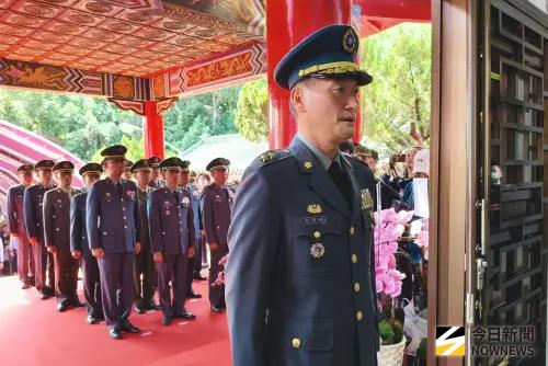 ▲典禮在軍樂隊演奏國歌聲中，劉指揮官率全體人員肅立齊唱國歌。（圖／記者莊全成攝，2026.03.29）