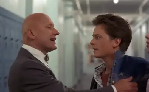 ▲詹姆斯托根（左）在《回到未來》的精采演出深植人心。（圖／摘自IMDb）