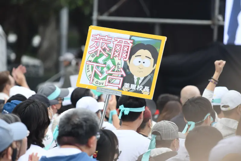    ▲民眾黨前主席柯文哲遭判刑17年，小草在凱道舉牌抗議。（圖／記者呂炯昌攝，2026.03.26）  