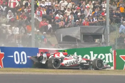 影／F1恐怖車禍！貝爾曼「50G」衝擊力撞向護欄　新規則再遭質疑