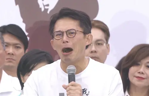 ▲黃國昌在小草面前痛哭，坦言做得不夠多、不夠快，對柯文哲是滿滿的愧疚。（圖／翻攝自民眾黨YT）