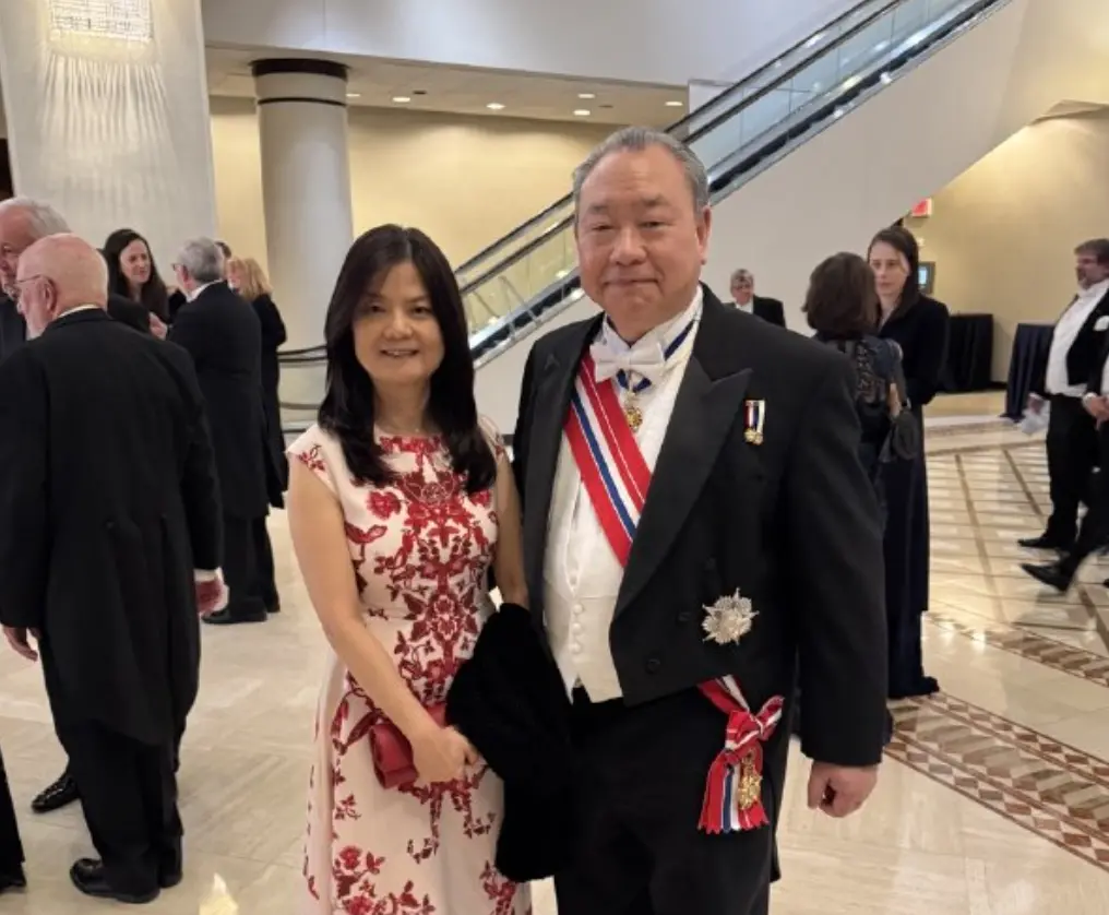 ▲駐美代表俞大㵢（右）再度被踢爆職場霸凌，太太（左）也被指控羞辱清潔工。（圖／取自台灣駐美代表處FB）