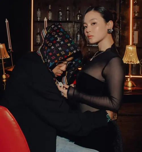 ▲Dok2（左）公開摟著李遐怡（右）腰的親密照，直接甜翻眾人。（圖／Dok2 IG@dok2gonzo）