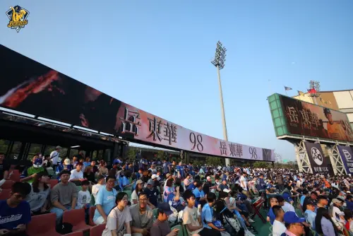 台中洲際棒球場又進化了！ 中信兄弟導入全台首創「外野LED看板」