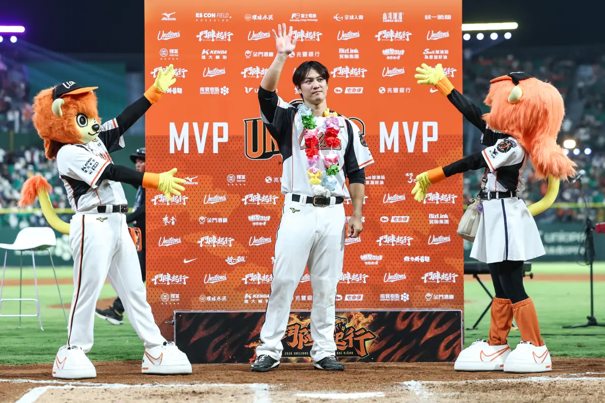 ▲蘇智傑在6局下轟出亞太球場職棒史上第一支全壘打、並拿下MVP。最終統一獅在主場以3：1擊退台鋼雄鷹，成功收下亞太球場的首勝。（圖／統一獅提供）