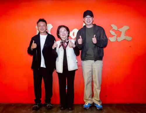 王耀慶回台拍戲自嘲便宜好用！陳淑芳扮失智媽　被他消遣稱有偶包