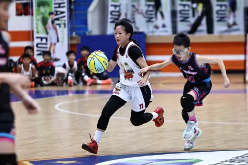 EBC國小籃賽／新平國小王以安看影片自學苦練　超齡球技拚北一女